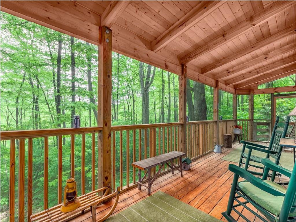 Вилла Smoky Mountain Treehouse Мегги-Вэлли Экстерьер фото